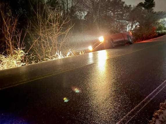 8:40 Sunday Update: Roads Becoming Dangerously Slick – Meteorologist Mark